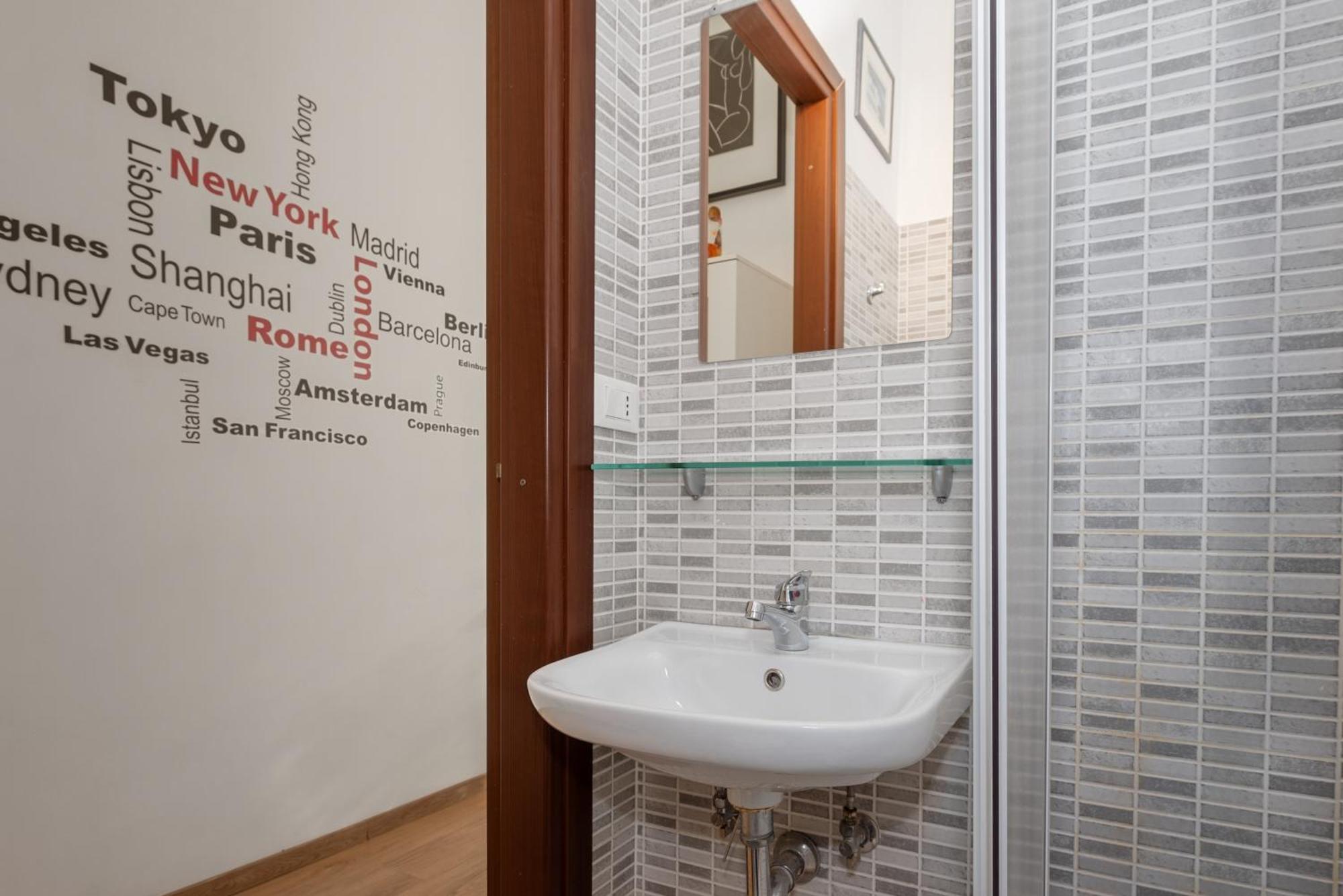 Central Little Basic Apartment Ρώμη Εξωτερικό φωτογραφία